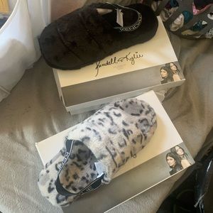 Kendal and Kylie never worn slippers (black)